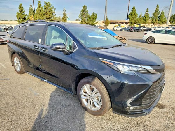 2026 TOYOTA SIENNA