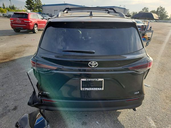 2026 TOYOTA SIENNA