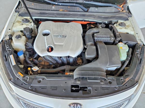 2016 KIA OPTIMA GL - Middle-low — Engine bay