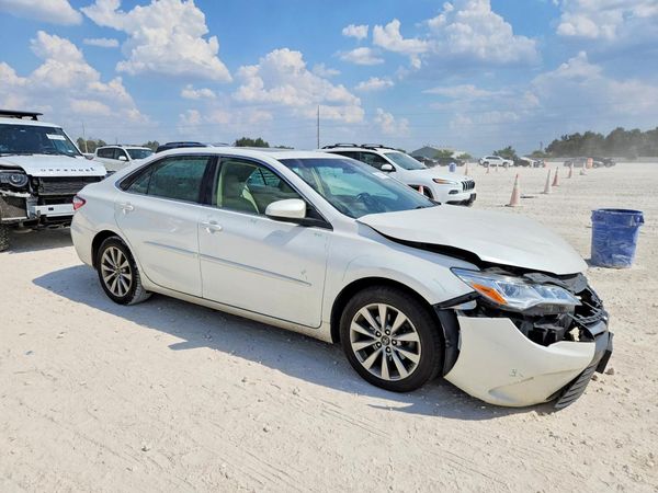 2017 TOYOTA CAMRY XLE/XSE