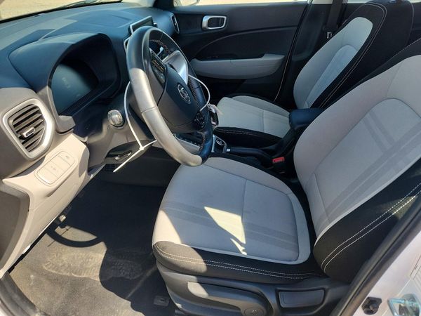2025 HYUNDAI VENUE SEL, Limited