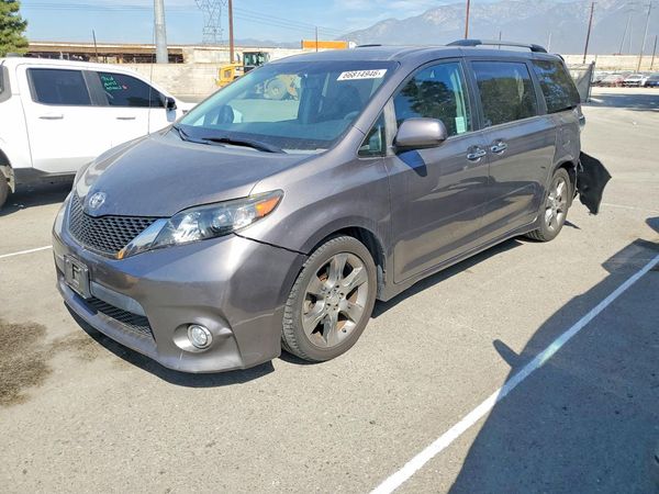 2014 TOYOTA SIENNA