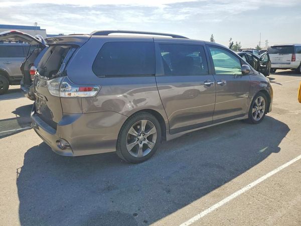 2014 TOYOTA SIENNA
