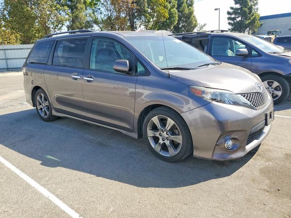 2014 TOYOTA SIENNA