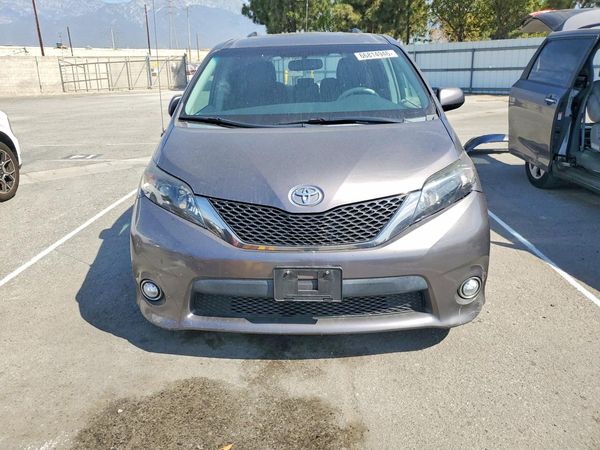 2014 TOYOTA SIENNA