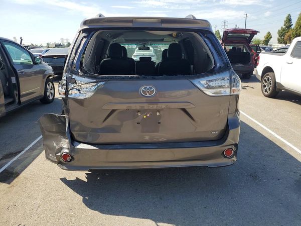 2014 TOYOTA SIENNA