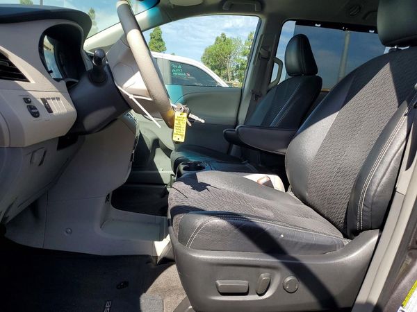 2014 TOYOTA SIENNA