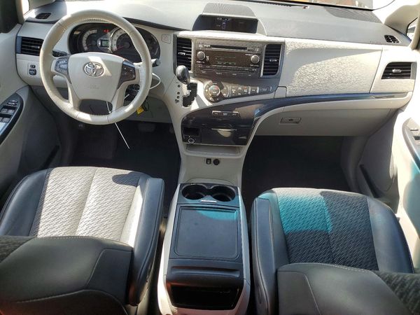 2014 TOYOTA SIENNA