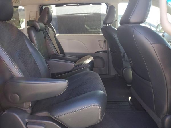 2014 TOYOTA SIENNA