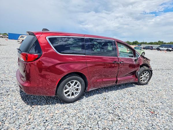 2022 CHRYSLER VOYAGER