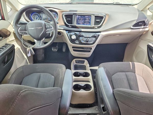 2022 CHRYSLER VOYAGER