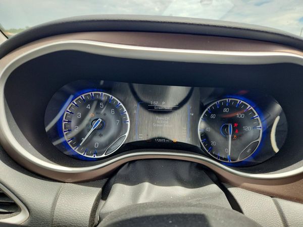 2022 CHRYSLER VOYAGER