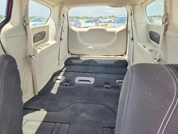 2022 CHRYSLER VOYAGER