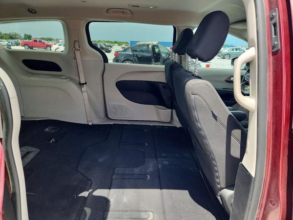 2022 CHRYSLER VOYAGER