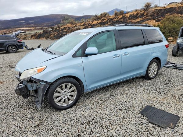 2016 TOYOTA SIENNA