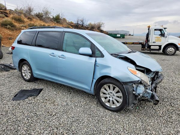 2016 TOYOTA SIENNA