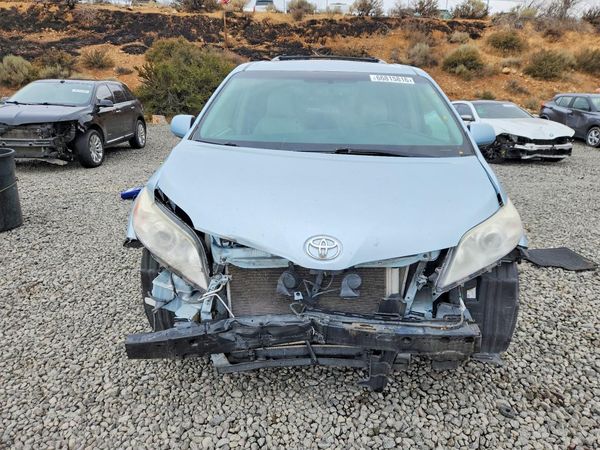 2016 TOYOTA SIENNA