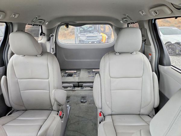 2016 TOYOTA SIENNA