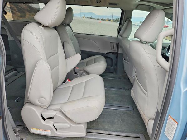 2016 TOYOTA SIENNA