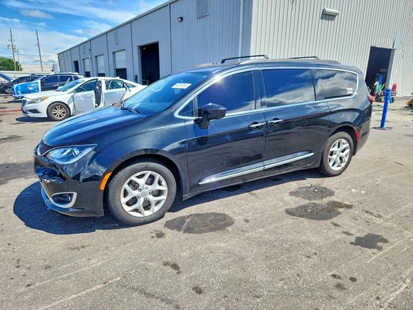 2017 CHRYSLER PACIFICA