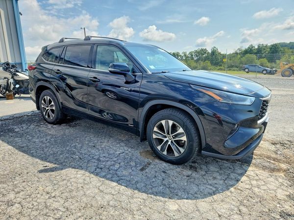 2021 TOYOTA HIGHLANDER XLE