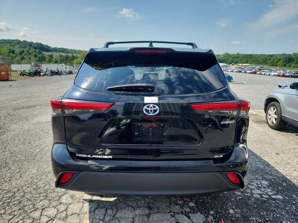 2021 TOYOTA HIGHLANDER XLE