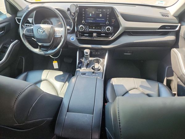2021 TOYOTA HIGHLANDER XLE
