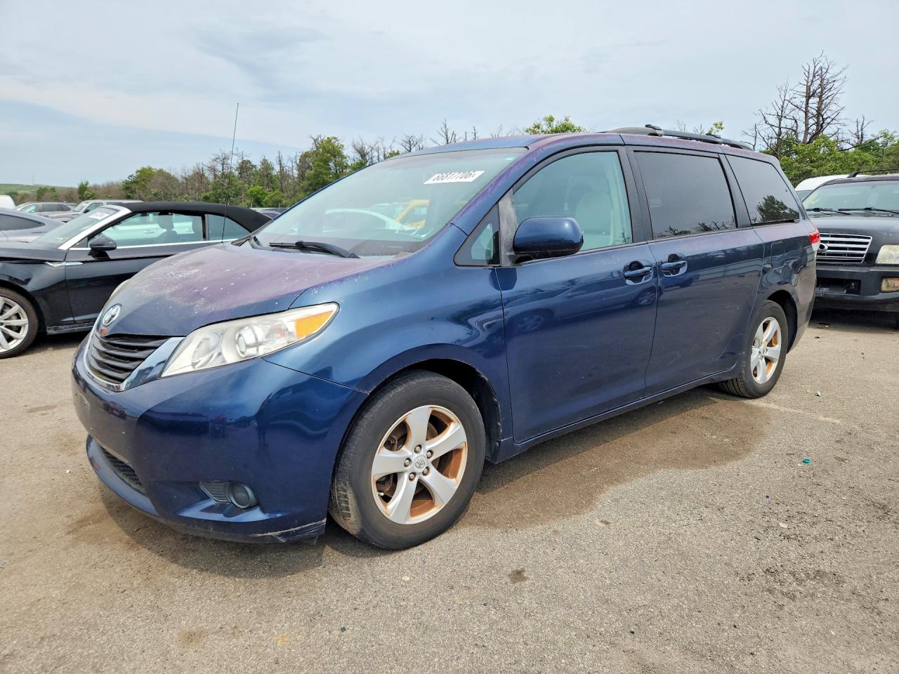 2012 TOYOTA SIENNA