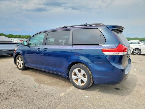2012 TOYOTA SIENNA