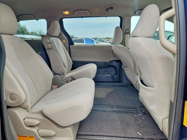 2012 TOYOTA SIENNA