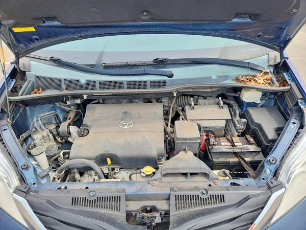 2012 TOYOTA SIENNA