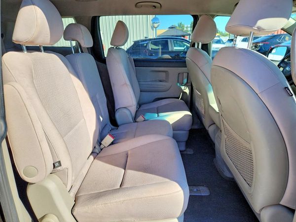 2018 KIA SEDONA LX