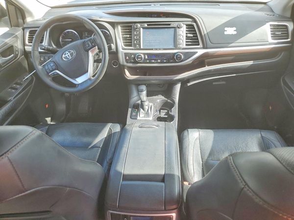 2016 TOYOTA HIGHLANDER