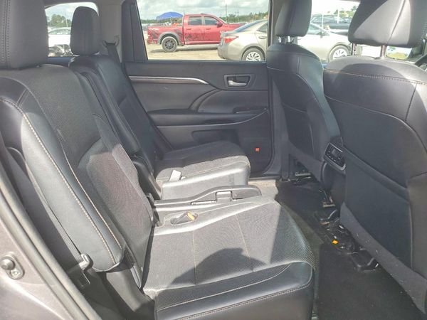 2016 TOYOTA HIGHLANDER