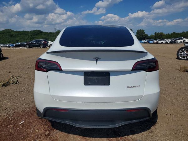 2024 TESLA MODEL  Y