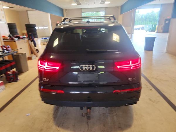 2017 AUDI Q7 quattro Premium Plus
