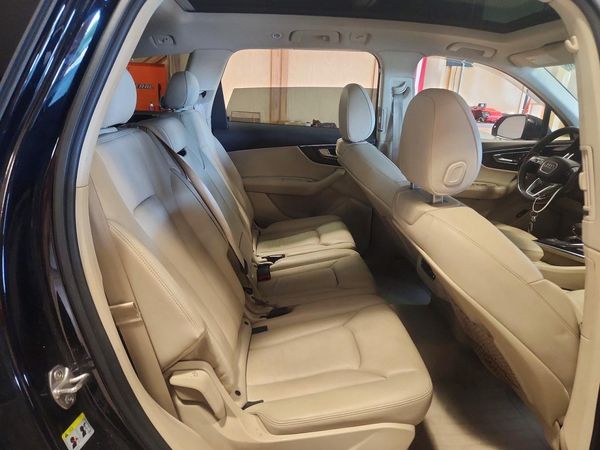 2017 AUDI Q7 quattro Premium Plus