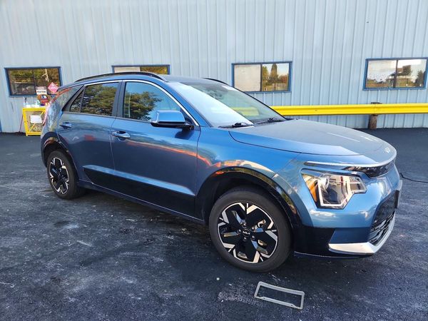 2023 KIA NIRO Wind