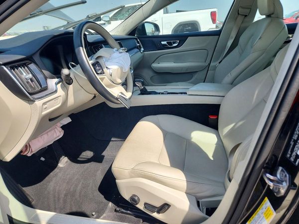 2020 VOLVO S60 Momentum