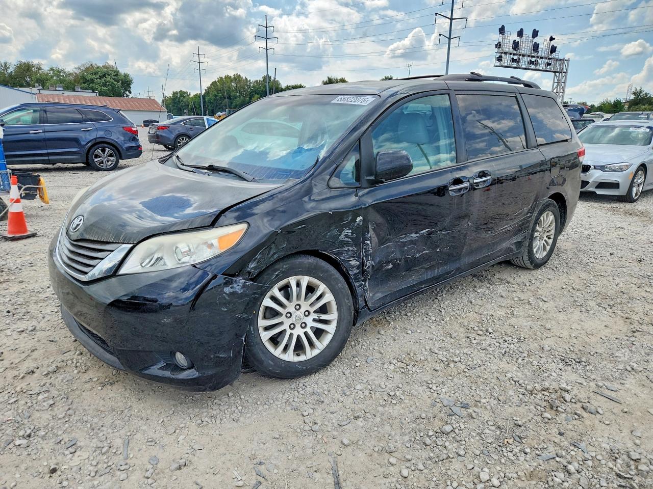 2012 TOYOTA SIENNA