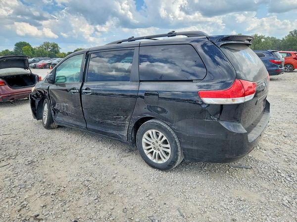 2012 TOYOTA SIENNA