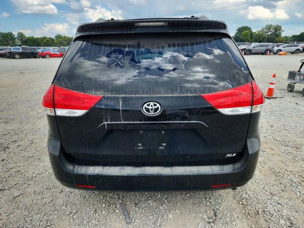 2012 TOYOTA SIENNA