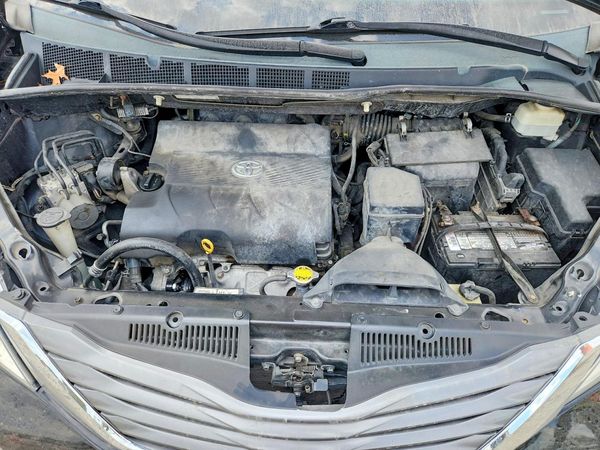 2012 TOYOTA SIENNA