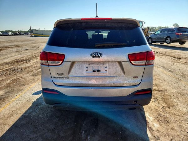 2016 KIA SORENTO L / LX