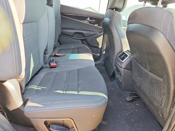 2016 KIA SORENTO L / LX