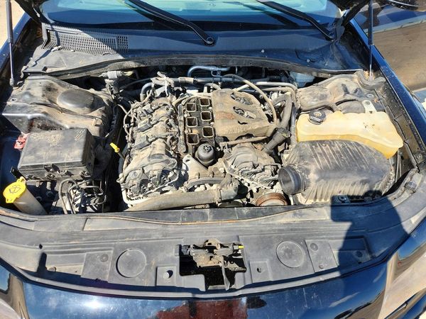 2014 CHRYSLER 300 300S — Engine bay