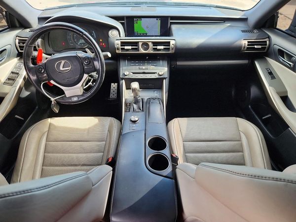 2016 LEXUS IS 200t