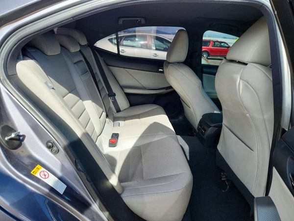 2016 LEXUS IS 200t