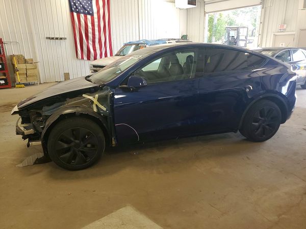 2025 TESLA MODEL Y