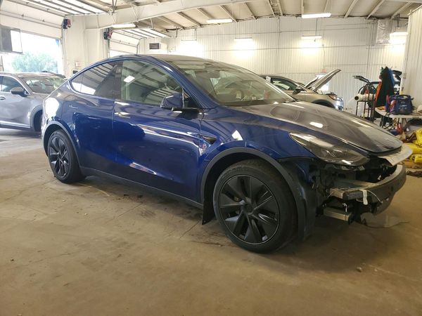 2025 TESLA MODEL Y